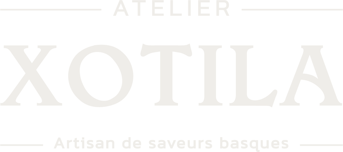 logo atelier xotila beige